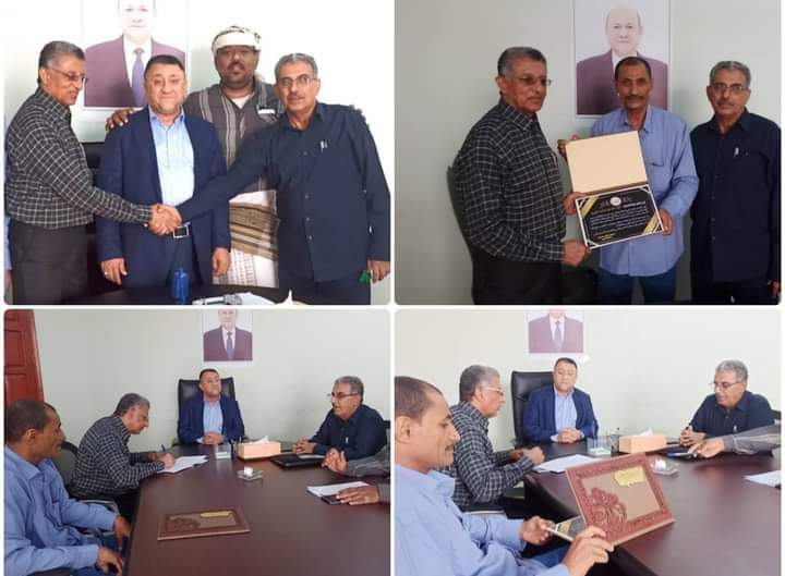 بحضور السيد مهدي الحامد أمين عام محلي أبين..  تسليم وإستلام بين مدير عام مالية أبين الجديد والقديم