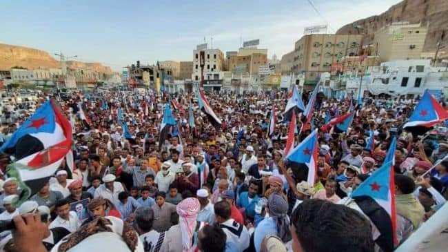 ناشط جنوبي يؤكد ان قرار نقل العسكرية الأولى بحضرموت بيد الجنوبيين