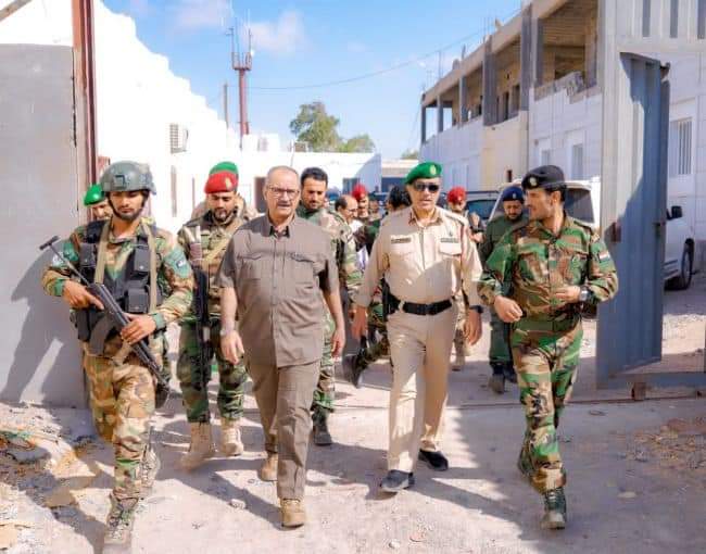 نائب الأمين العام يتفقد سير العمل بالمقر العام لقيادة قوات الحزام الأمني بالعاصمة عدن