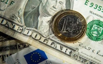 الدولار يتراجع مع انحسار مخاوف رفع الفائدة وتفاؤل حيال الصين