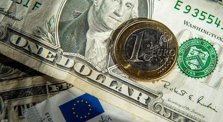 الدولار يتراجع مع انحسار مخاوف رفع الفائدة وتفاؤل حيال الصين