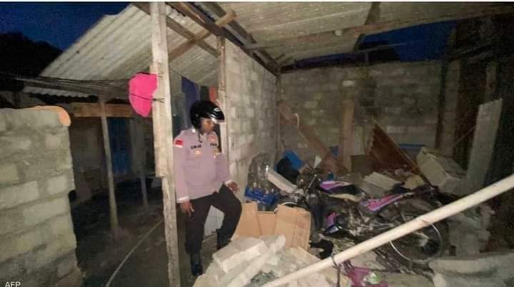 زلزال قوي يضرب إندونيسيا.. وفيديو يرصد حالة الخوف والذعر