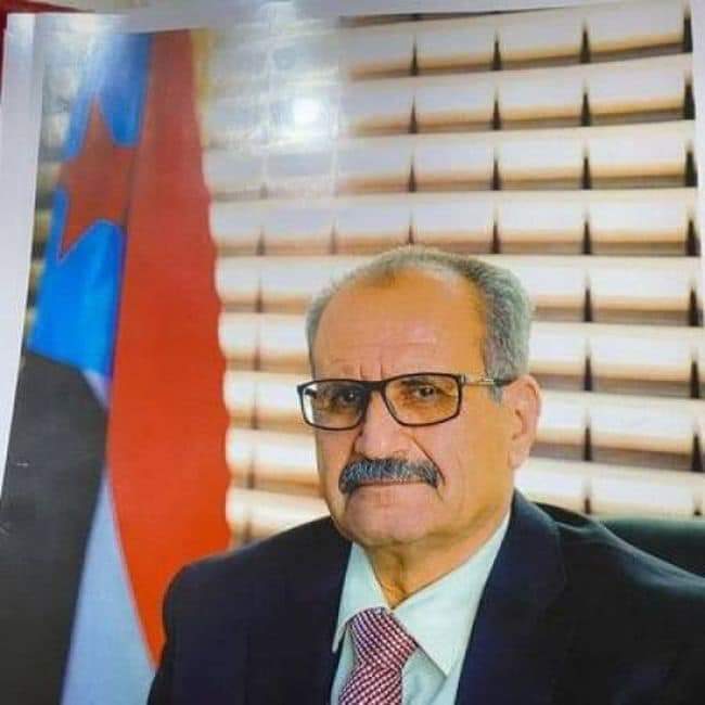 الجعدي منتقدا إهدار موارد وزارة الإعلام: حكومة عبثية