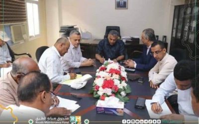 برئاسة نائب المحافظ .. لقاء يناقش المشاريع التنموية في صيانة الطرق بالعاصمة عدن