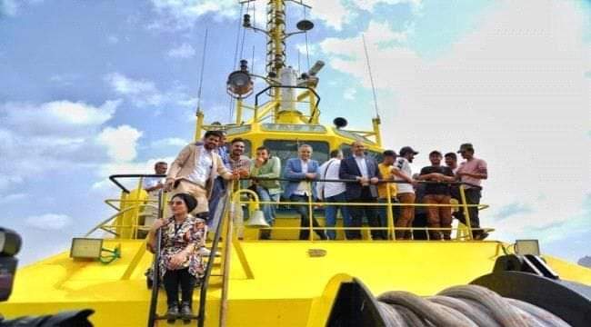 الوفد الإعلامي العربي والأجنبي يقوم بجولة بحرية للتعرف على سواحل عدن