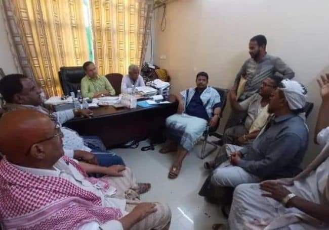 سلطات الشحر تبحث آليات تجاوز أزمة نقص الغاز