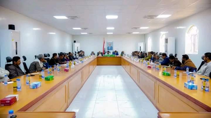 تنفيذي شبوة يشيد بإلزام المحافظ الشركات النفطية توريد الضرائب الى المحافظة