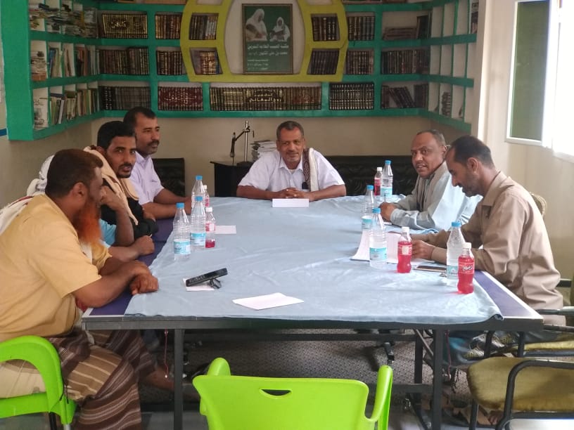 مدير مكتب الشباب والرياضة احور يعقد اجتماع مع إدارة ناديي أحور والمجد
