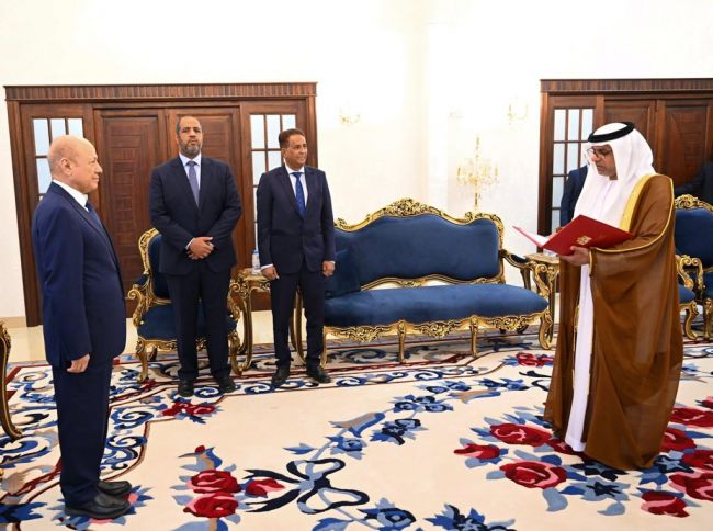 مجلس القيادة الرئاسي يتسلم اوراق اعتماد السفير الاماراتي ويشيد بالعلاقات الثنائية المتميزة بين البلدين