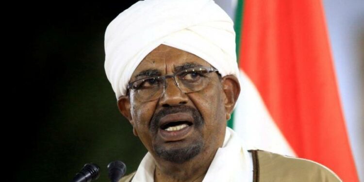 السودان.. نقل الرئيس السابق عمر البشير للعناية المركزة
