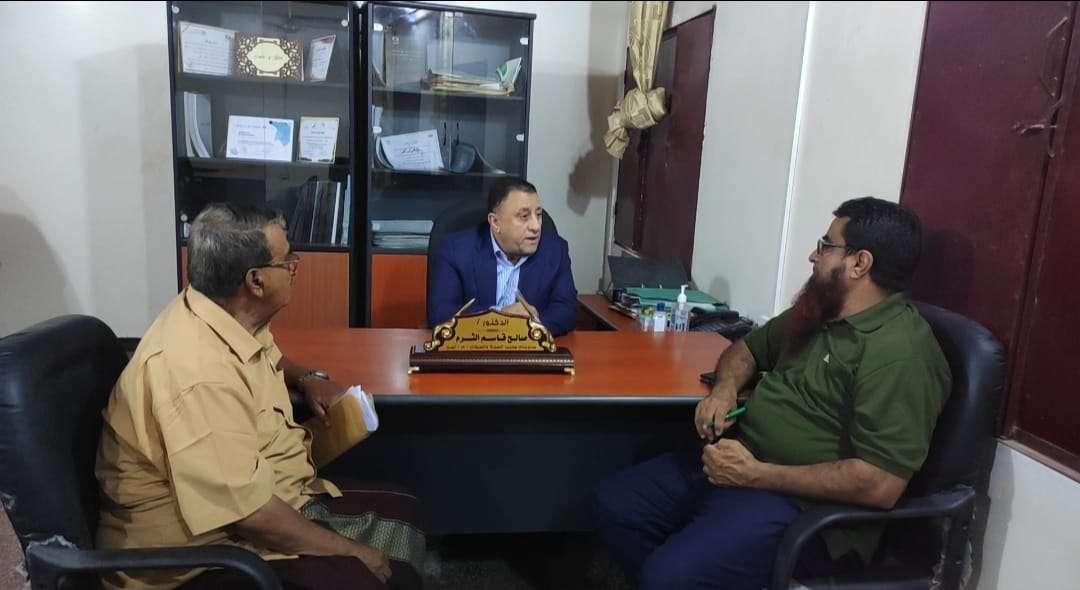 محلي أبين يناقش مع مكتب الصحة ظاهرة انتشار؛ الأمراض الجلدية في مدارس زنجبار