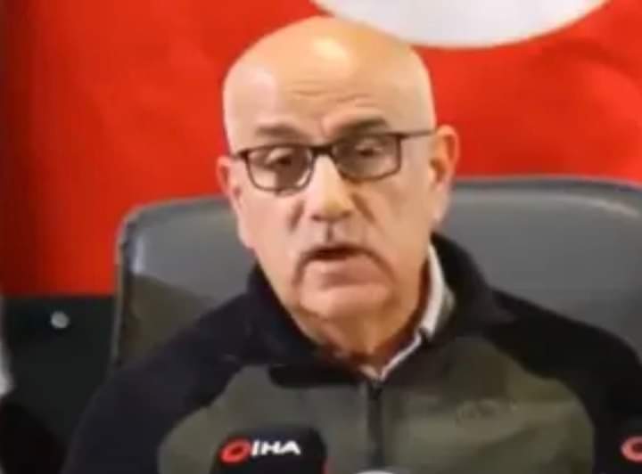 هزة أرضية على الهواء مباشرة خلال مؤتمر لوزير تركي