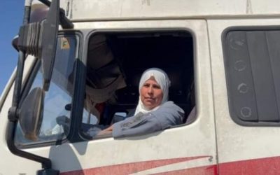 الدعجة أول سيدة أردنية تحمل رخصة قيادة جميع المحاور