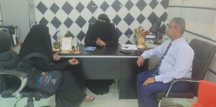 مديرة دائرة المرأة ومدير التدريب والتاهيل في وزارة الخدمة المدنية يقومان بزيارة عدد من المرافق الحكومية في سقطرى