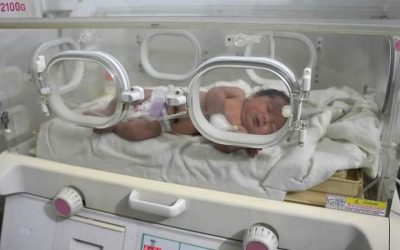 ولدت تحت أنقاض الزلزال.. الرضيعة “المعجزة” تجد من يتكفل بها
