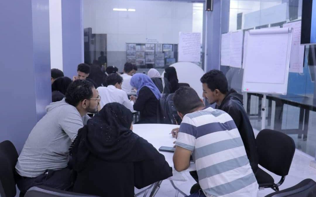 قطاع التدريب والتأهيل ينظم ورشة عمل تدريبية بعنوان “كتابة القصة الصحفية الإنسانية” لطلاب كلية الاعلام