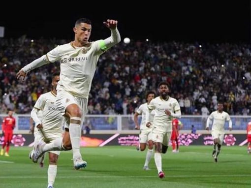 رونالدو يقود النصر للفوز بثلاثية نظيفة على ضمك في الدوري السعودي