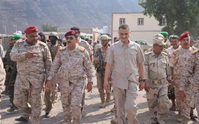 وزير الدفاع ومحافظ عدن يتفقدان الكلية العسكرية ومستشفى صلاح الدين