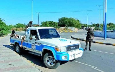 أمن أبين يتسلم قاتل مواطن  من قبل  حراسة مبنى المحافظة بعد ساعات من الجريمة