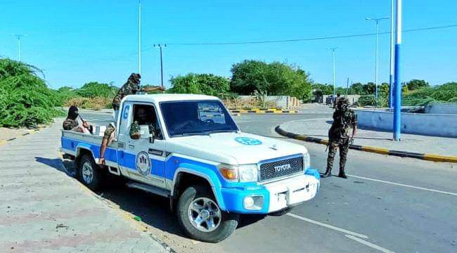 أمن أبين يتسلم قاتل مواطن  من قبل  حراسة مبنى المحافظة بعد ساعات من الجريمة