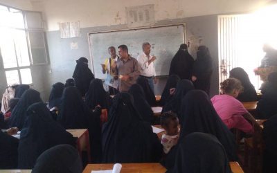أبين: مدير جهاز محو الامية وتعليم الكبار يدشن الامتحانات النهائية في مراكز محو الامية في المحافظة