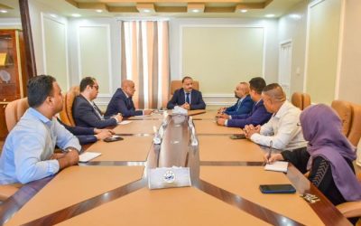 وزير النقل يلتقي القيادة الجديدة المكلفة بإدارة مؤسسة موانئ البحر الاحمر في الحديدة