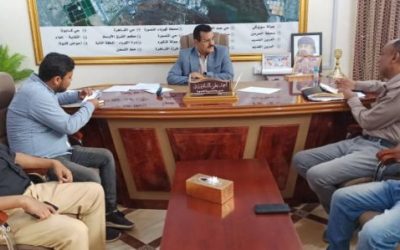 مدير عام المنصورة يؤكد الحرص على معالجة مشكلتي المياه والصرف الصحي بعدد من مناطق المديرية