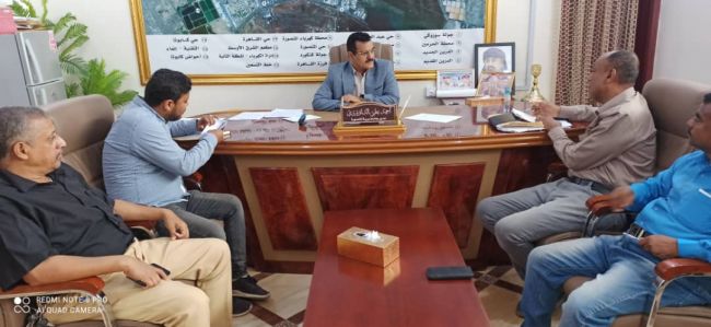 مدير عام المنصورة يؤكد الحرص على معالجة مشكلتي المياه والصرف الصحي بعدد من مناطق المديرية