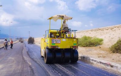 لملس يطّلع على الأعمال الجارية لتأهيل وسفلتة طريق المنطقة الحرة