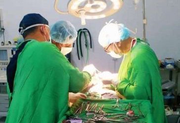 مخيم طبي مجاني يجري ١١٠ عمليات جراحية بمستشفى بابكر الخيري بحضرموت