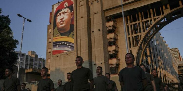 راوول كاسترو في فنزويلا لإحياء الذكرى العاشرة لوفاة «شافيز»