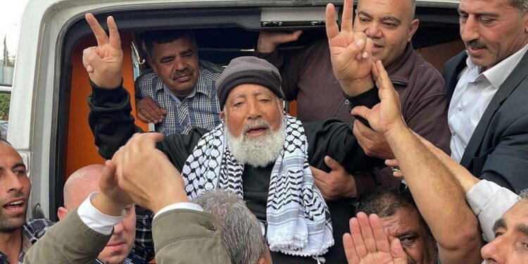 إسرائيل تفرج عن فؤاد الشوبكي أكبر الأسرى الفلسطينيين