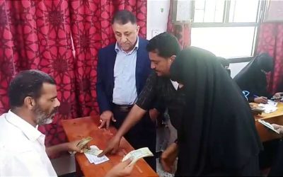 السيد مهدي الحامد أمين عام المجلس  المحلي أبين يدشن صرف الحوالات النقدية