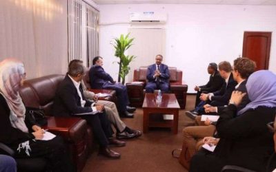 وزير الشؤون الاجتماعية والعمل يبحث مع منسق الشؤون الإنسانية في بلادنا أهمية قيام المنظمات الأممية والدولية فتح مكاتبها الرئيسية في عدن
