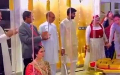 “وزنها ذهب”.. عريس يضع زوجته في ميزان ليقدم بمقدار وزنها ذهباً