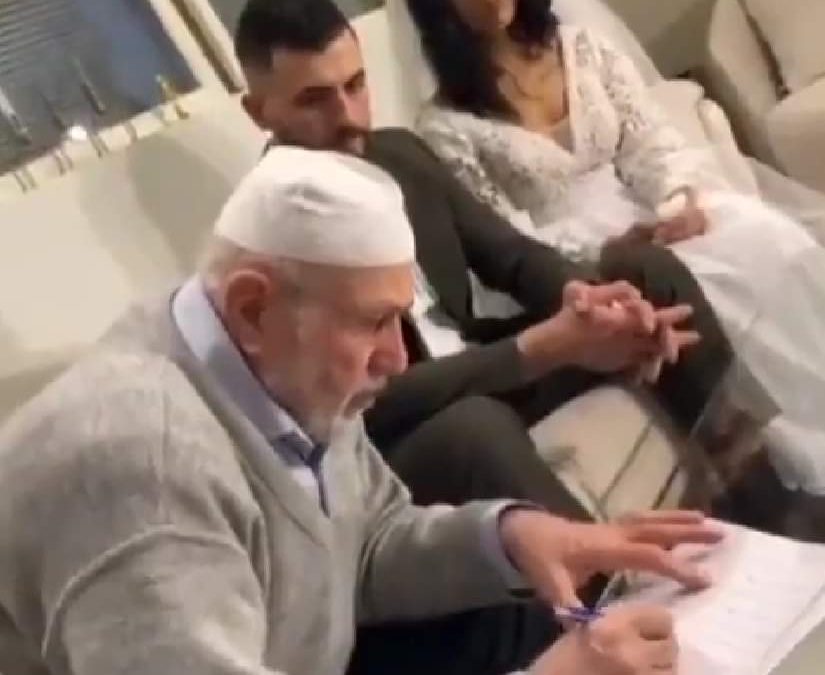شاب عراقي يعقد قرانه على فتاة كويتية بمقدم كيلو ذهب ومؤخر قيمته مليار دينار