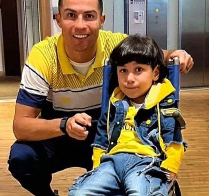 رونالدو ينشر السعادة داخل الملعب وخارجه في السعودية