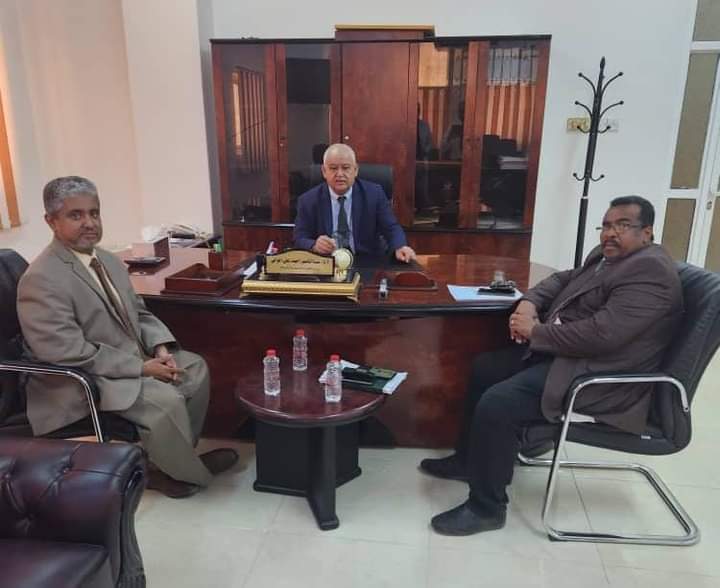 وزير الخدمة المدنية والتأمينات يطلع على سير تنفيذ البرنامج التدريبي لموظفي وحدات الخدمة العامة بمحافظة أرخبيل سقطرى