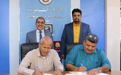 التوقيع على محضر ضم الكليات والأصول التابعة لجامعة حضرموت بمحافظة المهرة لجامعة المهرة