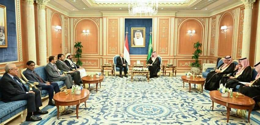 رئيس وأعضاء مجلس القيادة الرئاسي يلتقون ولي العهد السعودي