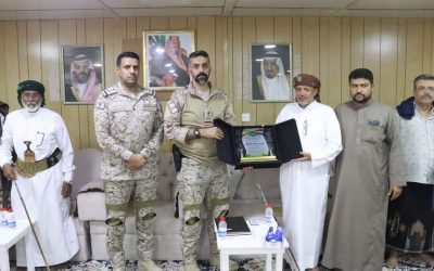 شيوخ المهرة يكرمون القائد القحطاني ويشيدون بدور التحالف في المحافظة