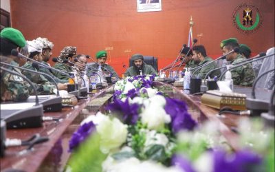 العميد الوالي يترأس اجتماعاً بقادة الأحزمة الأمنية في مقر القيادة العامة بالعاصمة عدن