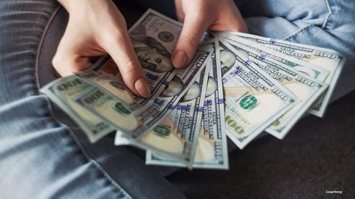 بعد أزمة البنكين الأميركيين.. كيف تحافظ على أموالك في البنوك؟
