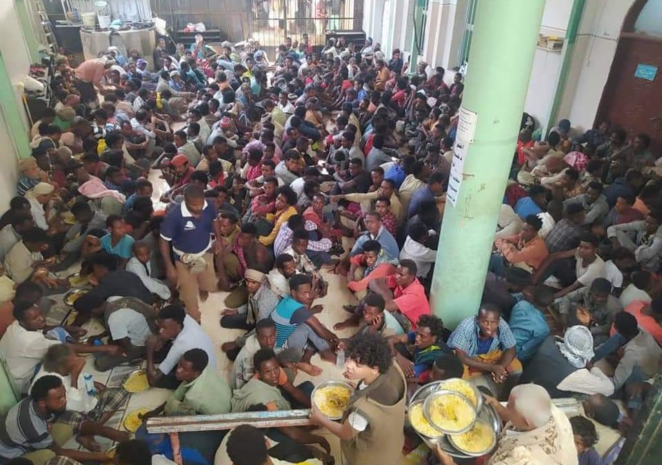 في ذكرى تأسيسه الثامنة.. مشروع رمق الخيري اليومي لإطعام الطعام يسير بوتيرة عالية وخطى واثقة بعدن