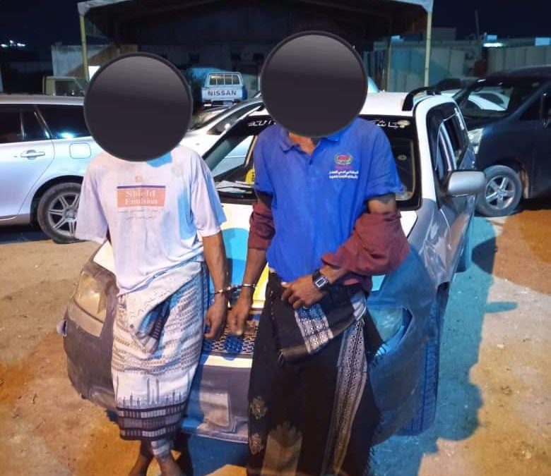 أمن المهرة يضبط عصابة تقطع ونهب وسرقة بالاكراه بعد ساعات من ارتكابهم للجريمة