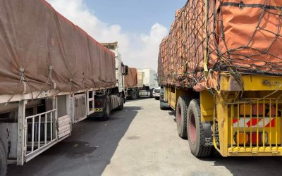 محافظ المهرة يستقبل قافلة المساعدات الغذائية الرمضانية العمانية