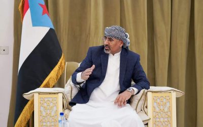 الرئيس القائد عيدروس الزُبيدي يلتقي باللجنة الخاصة بالإعداد لهيكلة المجلس الانتقالي الجنوبي