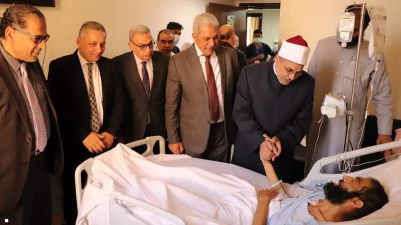 جامعة الأزهر تتحمل نفقات علاج أشهر باحث في مصر