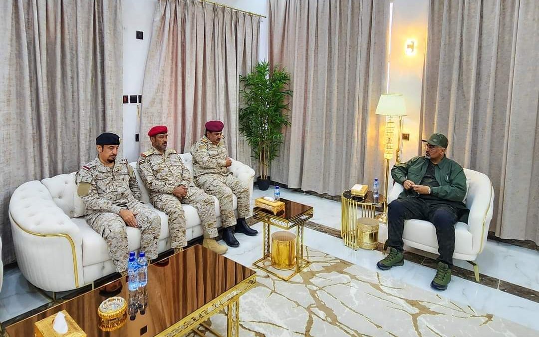 الرئيس القائد عيدروس الزُبيدي يرأس اجتماعا عسكريا مشتركا بالعاصمة عدن