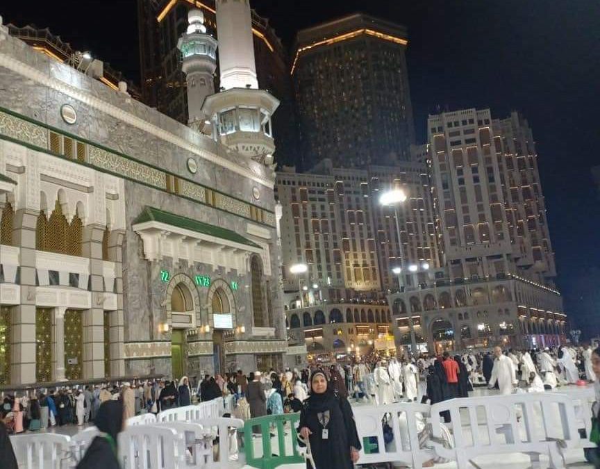 وفاة معتمرة مصرية أمام الكعبة صائمة في رمضان.. وزوجها ينعاها بكلمات تهز الوجدان